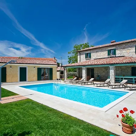 Luca Holiday home *