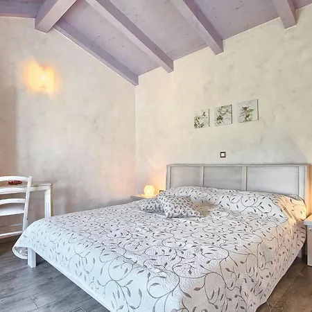 Holiday home Luca Radetici